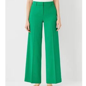 Ann Taylor Wide Leg Pants- Curvy Fit in Jolly Green- Size 12